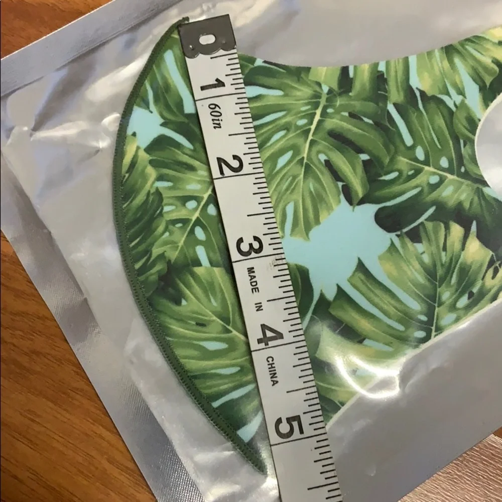 NWT Hawaiian Monsterra Leaf Print Face Mask